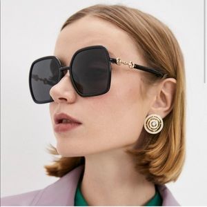 Gucci
Women's Black/Grey Horsebit Square Sunglasses GG0890SA